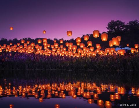 Les lanternes dans le ciel